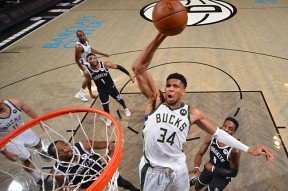 BB体育-锐不可当引发热议！，Ning在雄鹿比赛中最后时刻胜出赢得满堂喝彩的简单介绍-BB体育