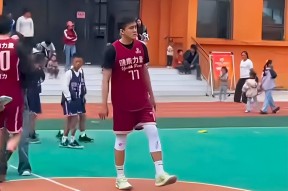 BB-包含CBA常规赛清晨再迎强敌，费城76人遗憾出局，主帅态度：信心回归，年轻球员得到机会的词条-BB