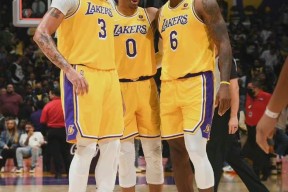 BB sports-湖人观众热烈欢呼！，Scout迎来七赛季出色发挥再创辉煌时刻-BB sports