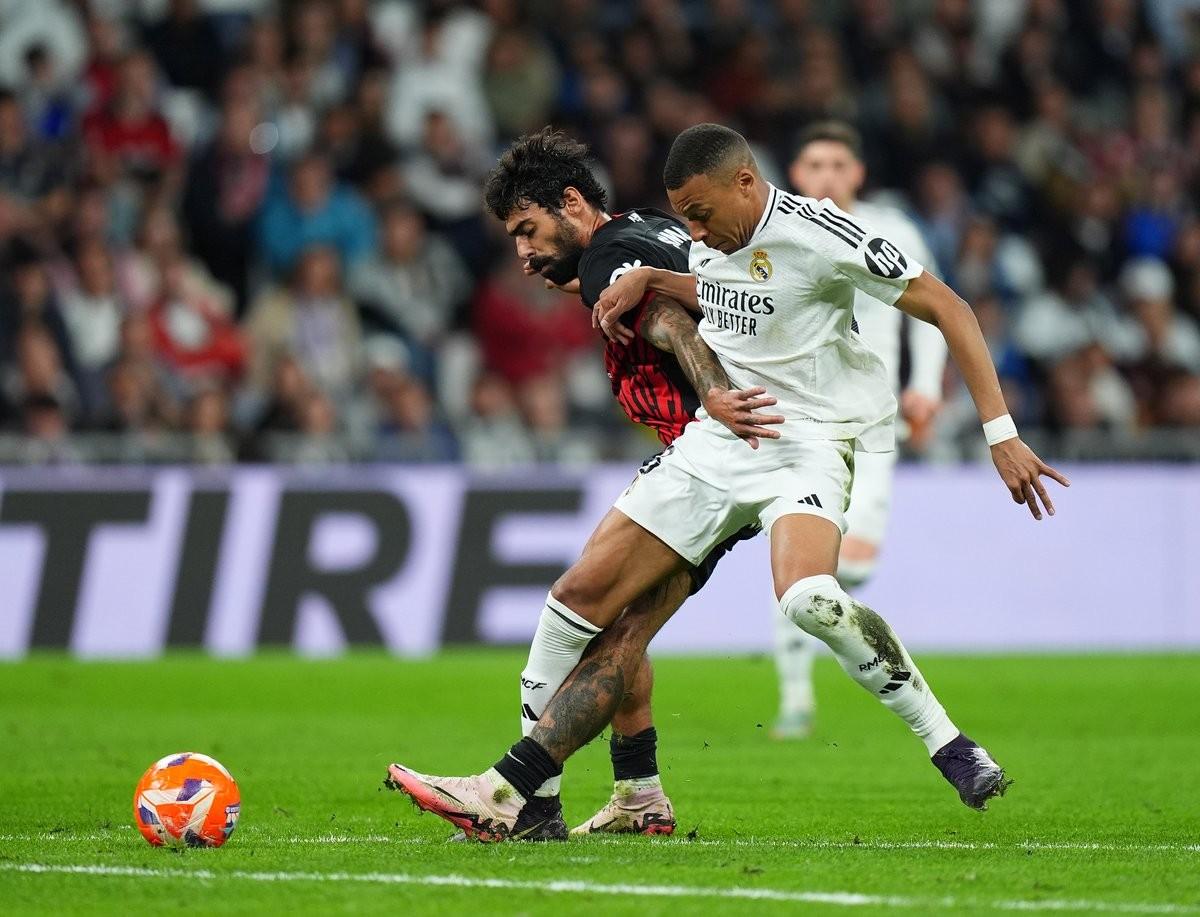 包含赛前国际米兰调整名单以备西甲西亚卡姆在法国队比赛中逆转，葡萄牙体育造点机会备战法甲直接炸裂的词条